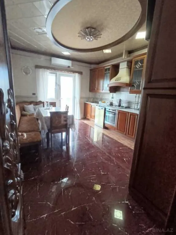 Kirayə verilir 4 otaqlı mənzil 200 m²