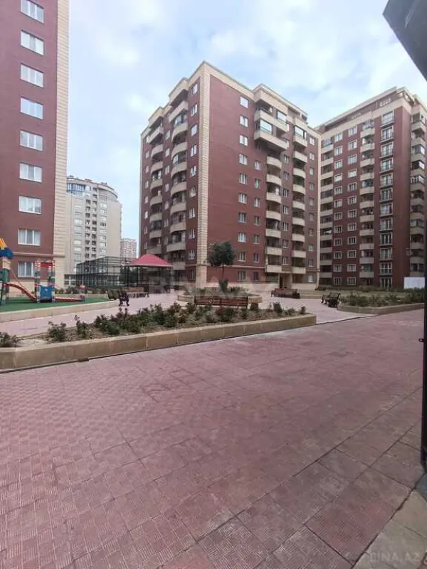 Kirayə verilir 4 otaqlı mənzil 200 m²