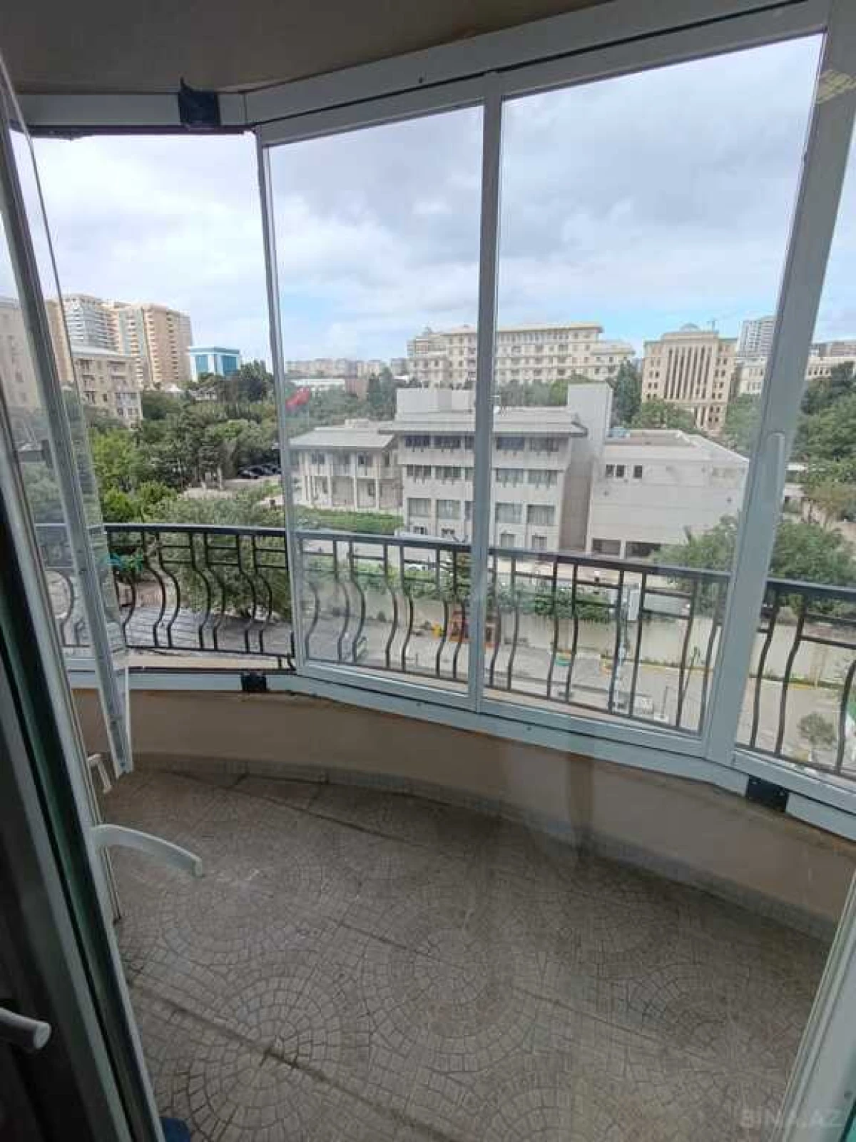 Kirayə verilir 4 otaqlı mənzil 200 m²