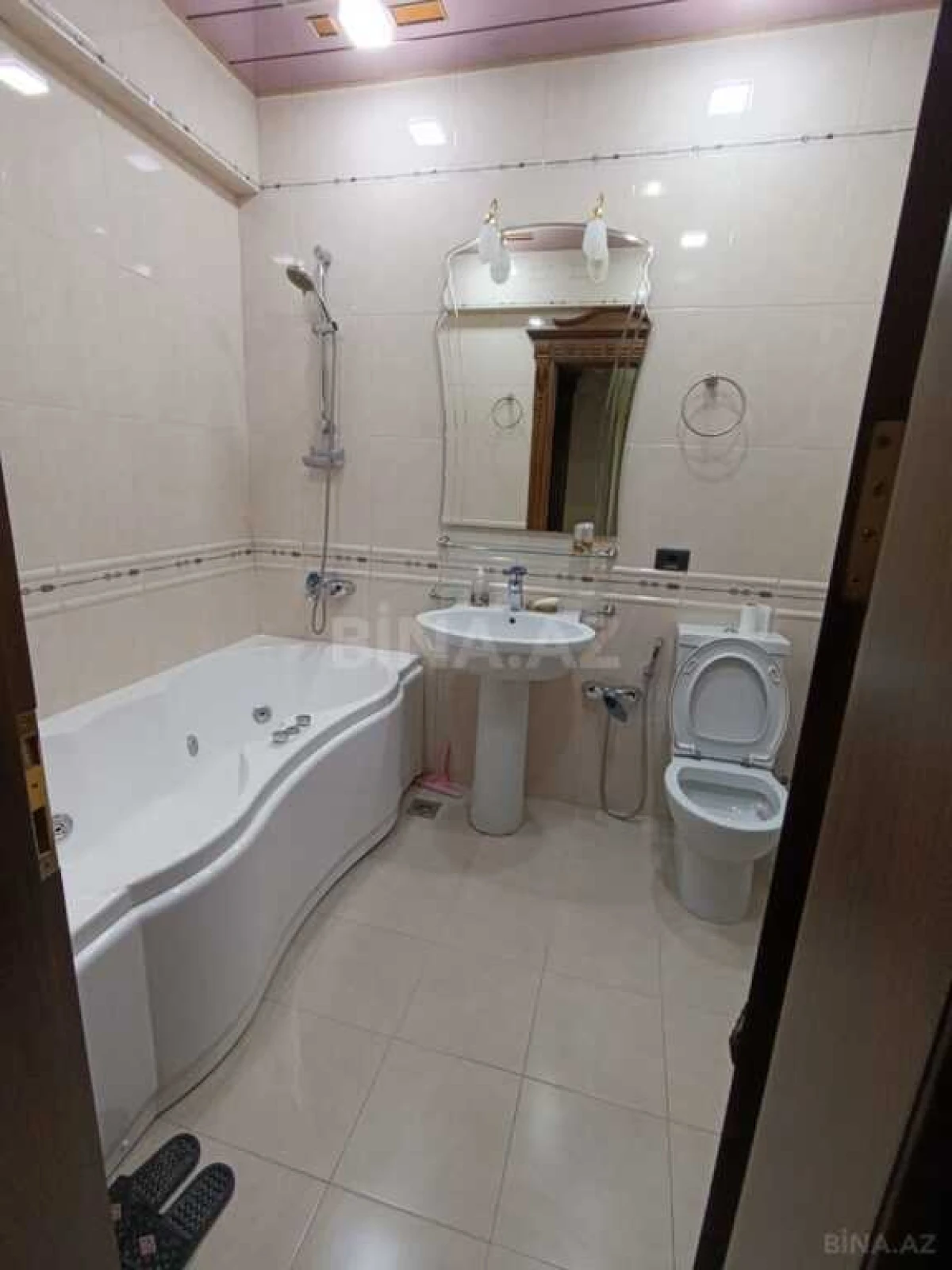 Kirayə verilir 4 otaqlı mənzil 200 m²