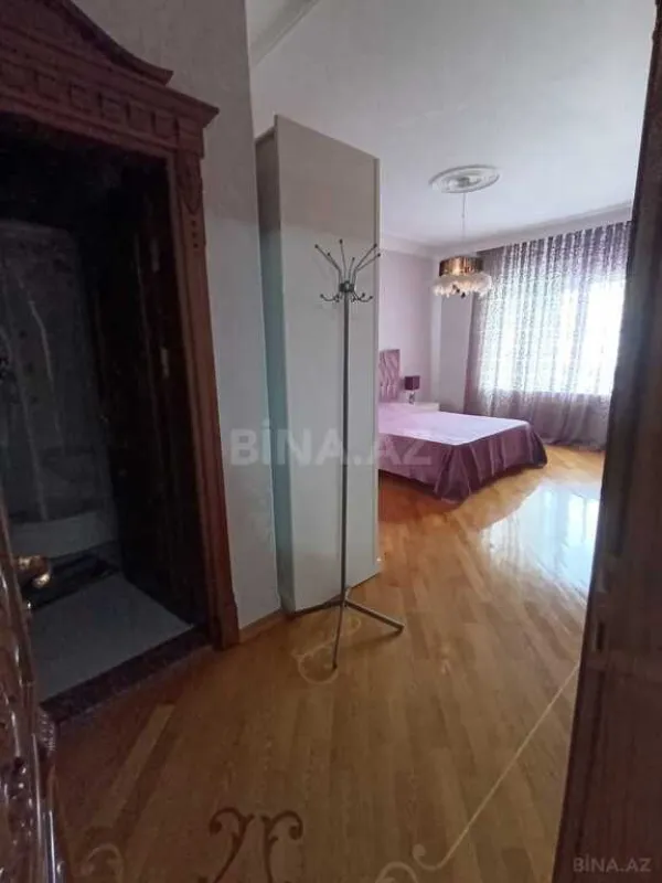 Kirayə verilir 4 otaqlı mənzil 200 m²
