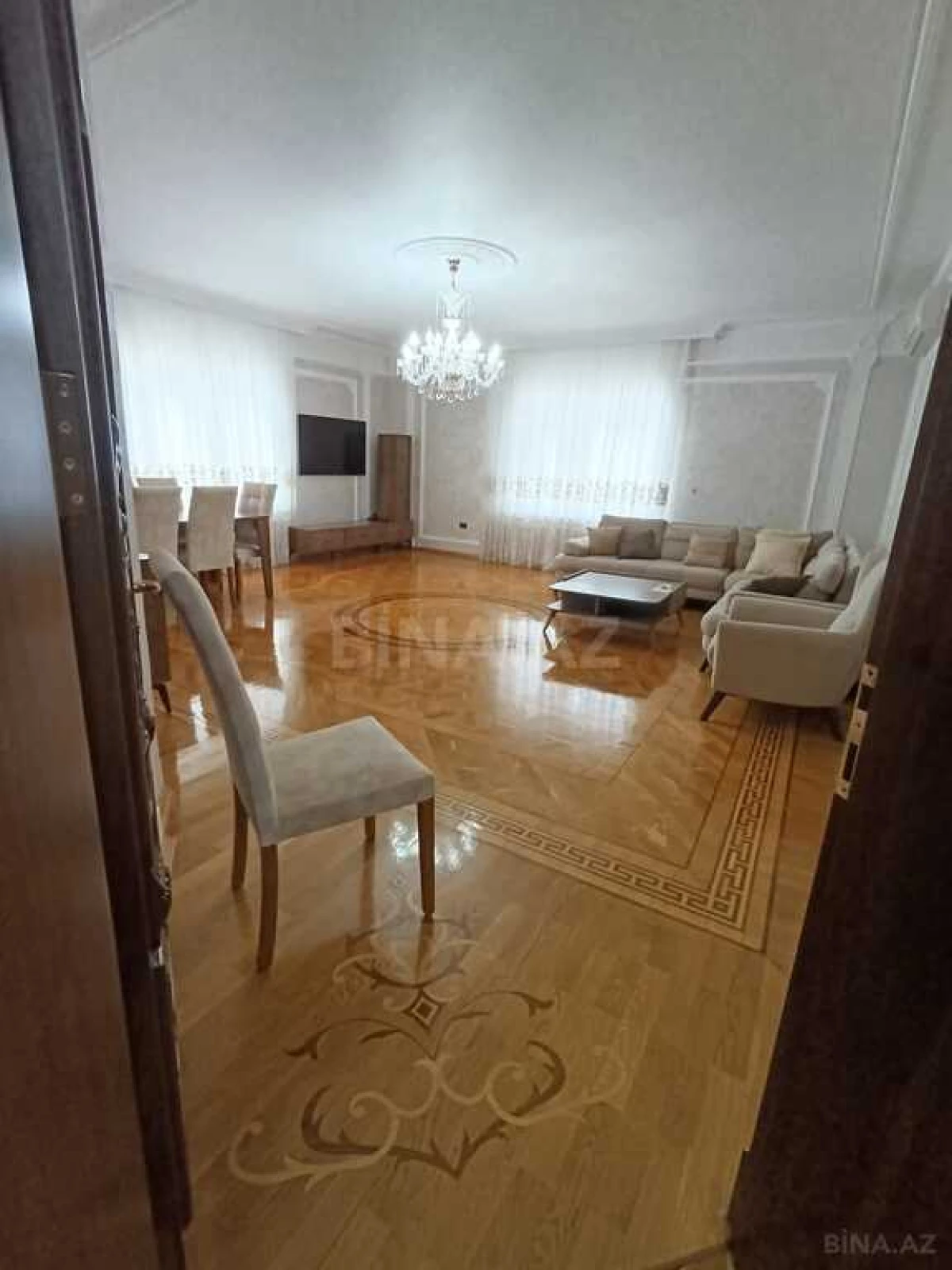 Kirayə verilir 4 otaqlı mənzil 200 m²