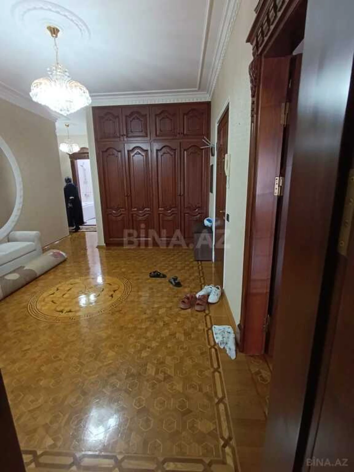 Kirayə verilir 4 otaqlı mənzil 200 m²