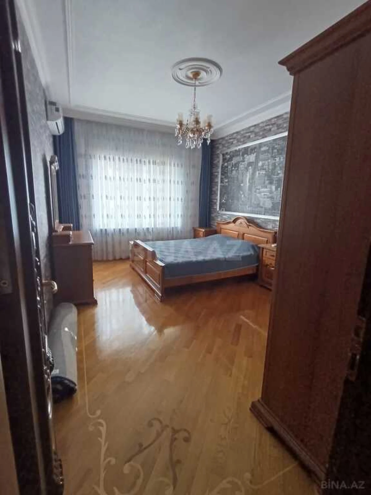 Kirayə verilir 4 otaqlı mənzil 200 m²