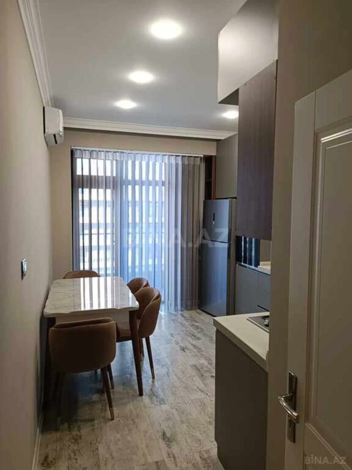 Kirayə verilir 2 otaqlı mənzil 107 m²