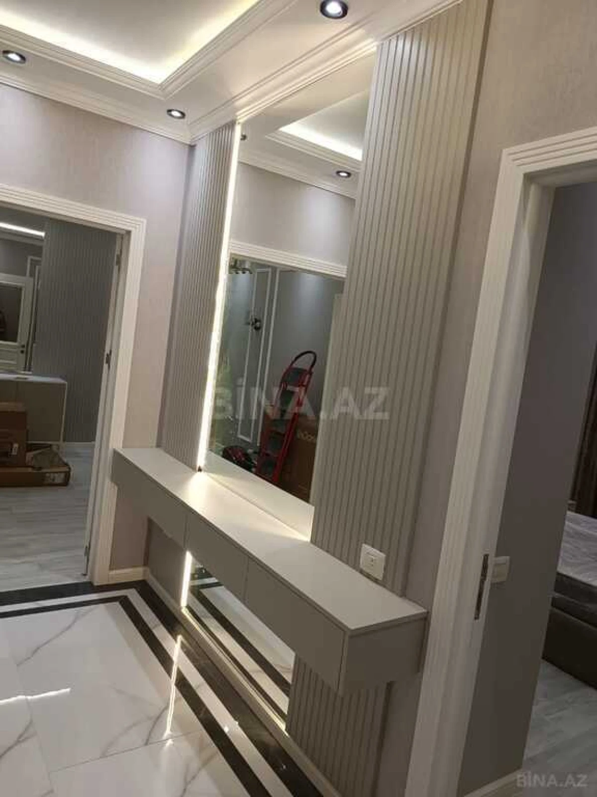 Kirayə verilir 2 otaqlı mənzil 107 m²