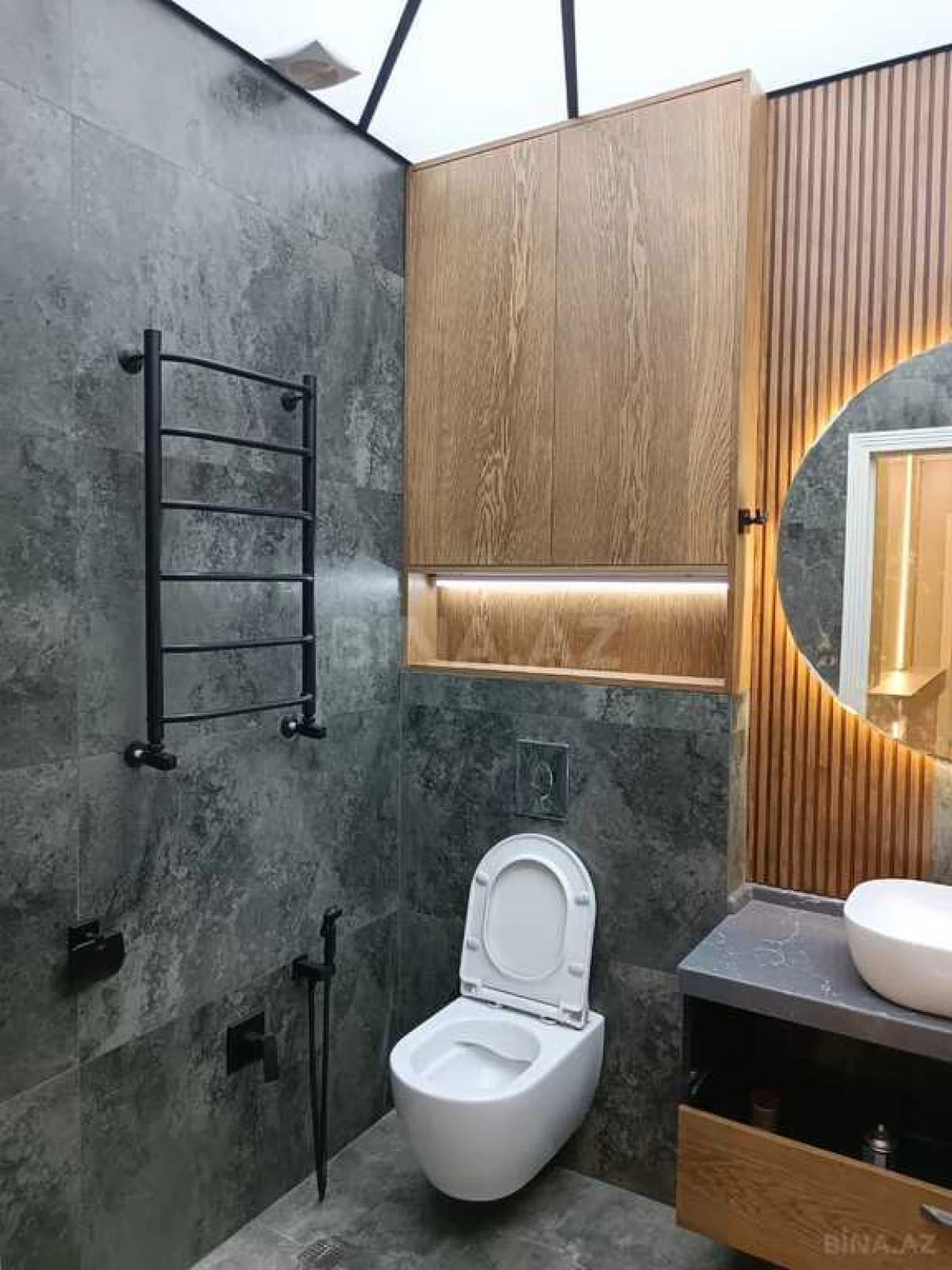 Kirayə verilir 2 otaqlı mənzil 107 m²