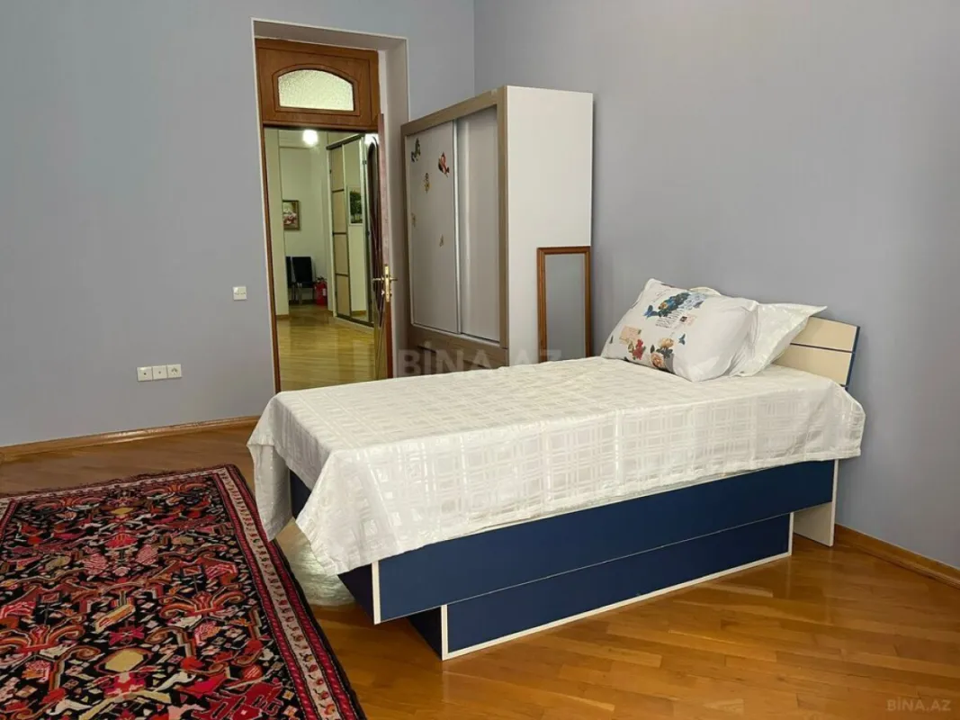 Kirayə verilir 4 otaqlı mənzil 200 m²