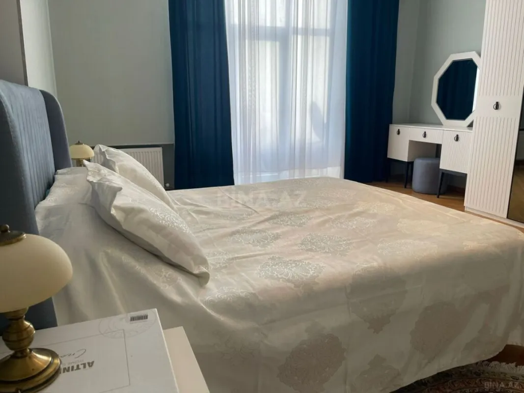 Kirayə verilir 4 otaqlı mənzil 200 m²