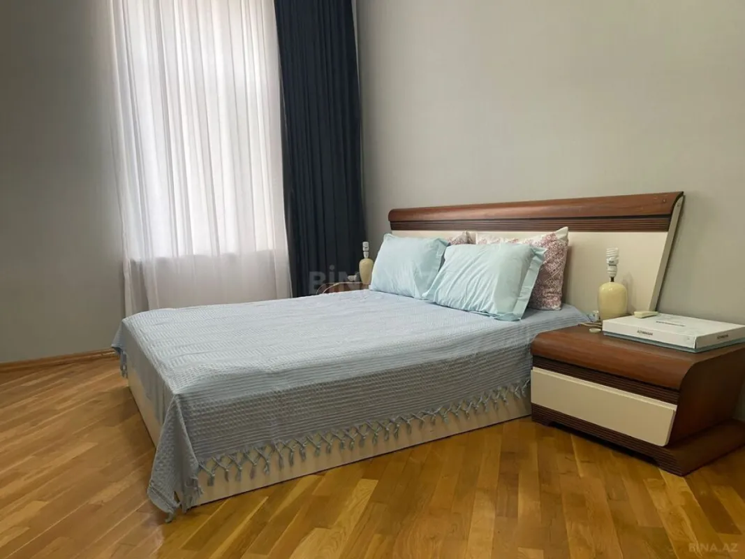 Kirayə verilir 4 otaqlı mənzil 200 m²