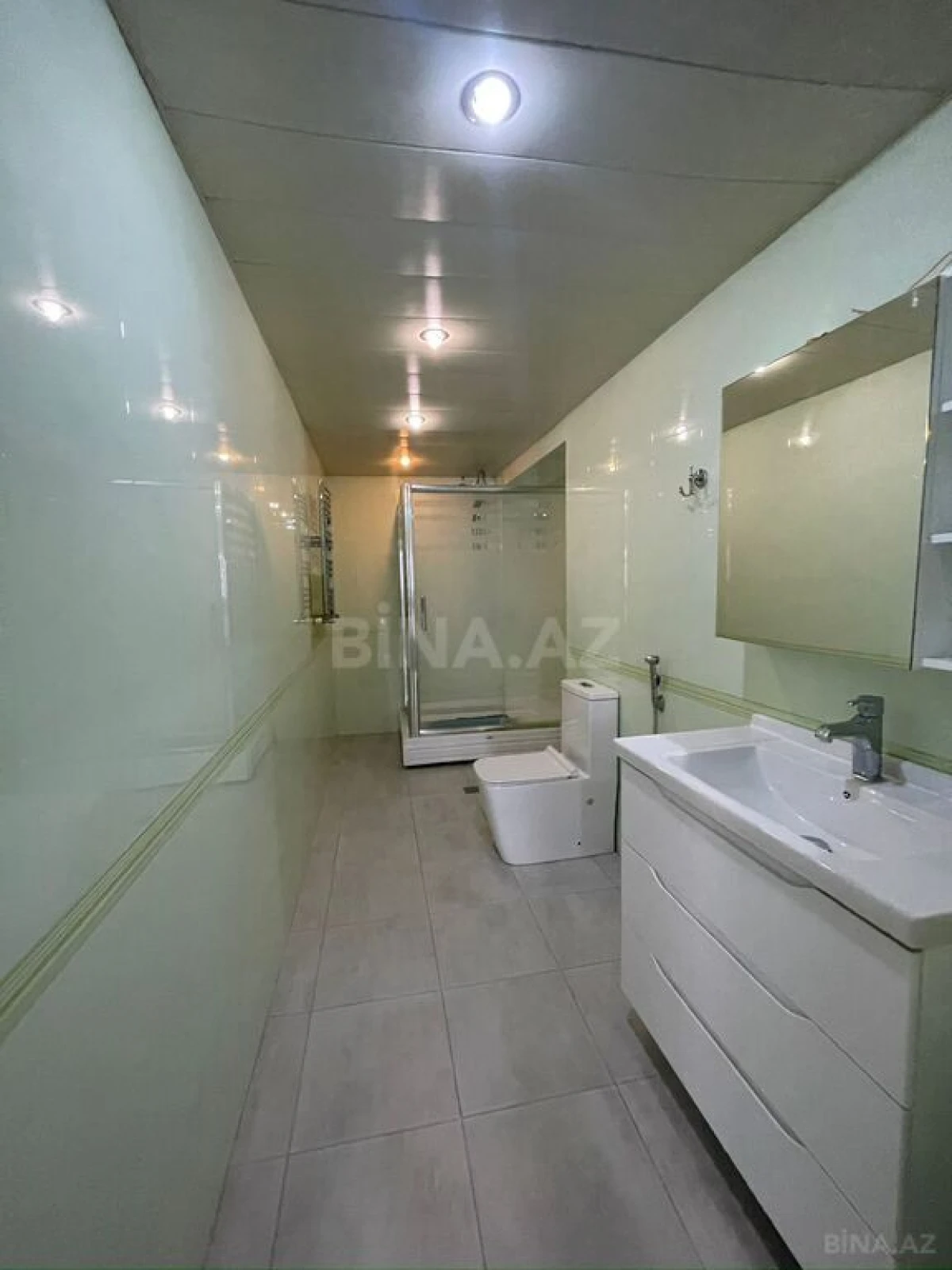 Kirayə verilir 4 otaqlı mənzil 200 m²