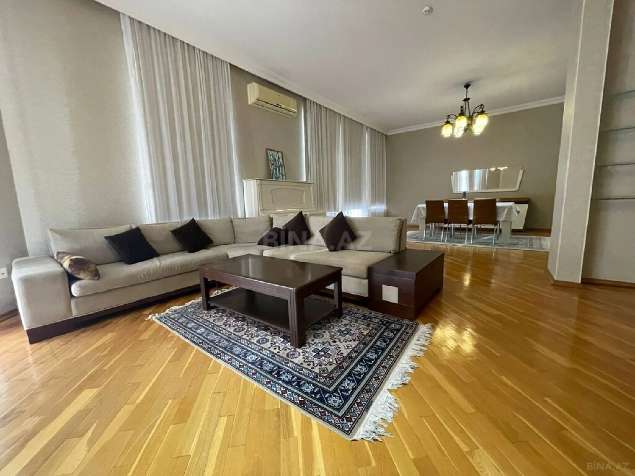 Kirayə verilir 4 otaqlı mənzil 200 m²