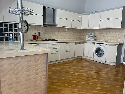 Kirayə verilir 4 otaqlı mənzil 200 m²