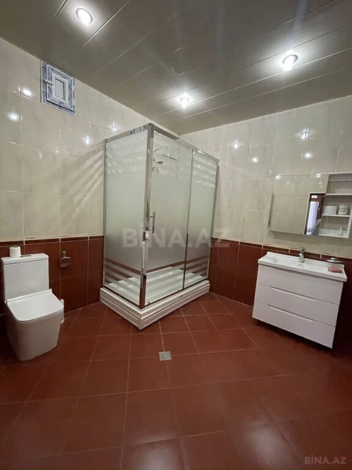 Kirayə verilir 4 otaqlı mənzil 200 m²