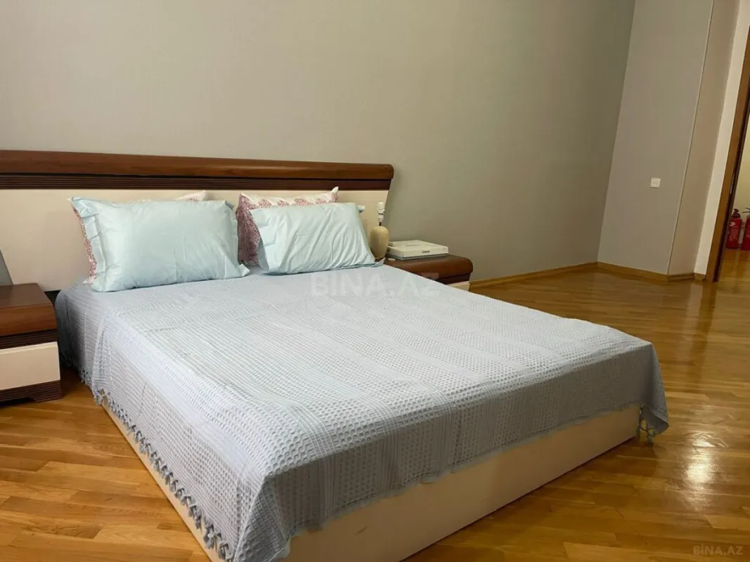 Kirayə verilir 4 otaqlı mənzil 200 m²