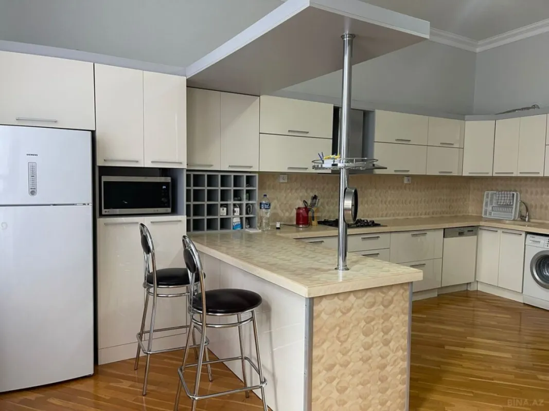 Kirayə verilir 4 otaqlı mənzil 200 m²