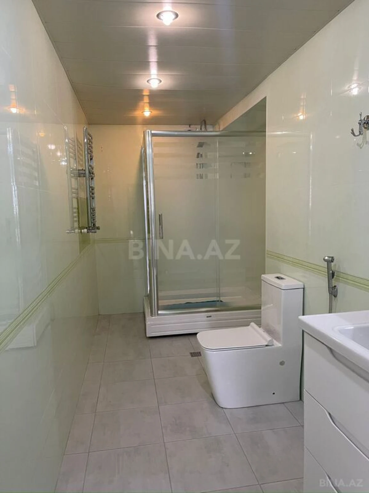 Kirayə verilir 4 otaqlı mənzil 200 m²