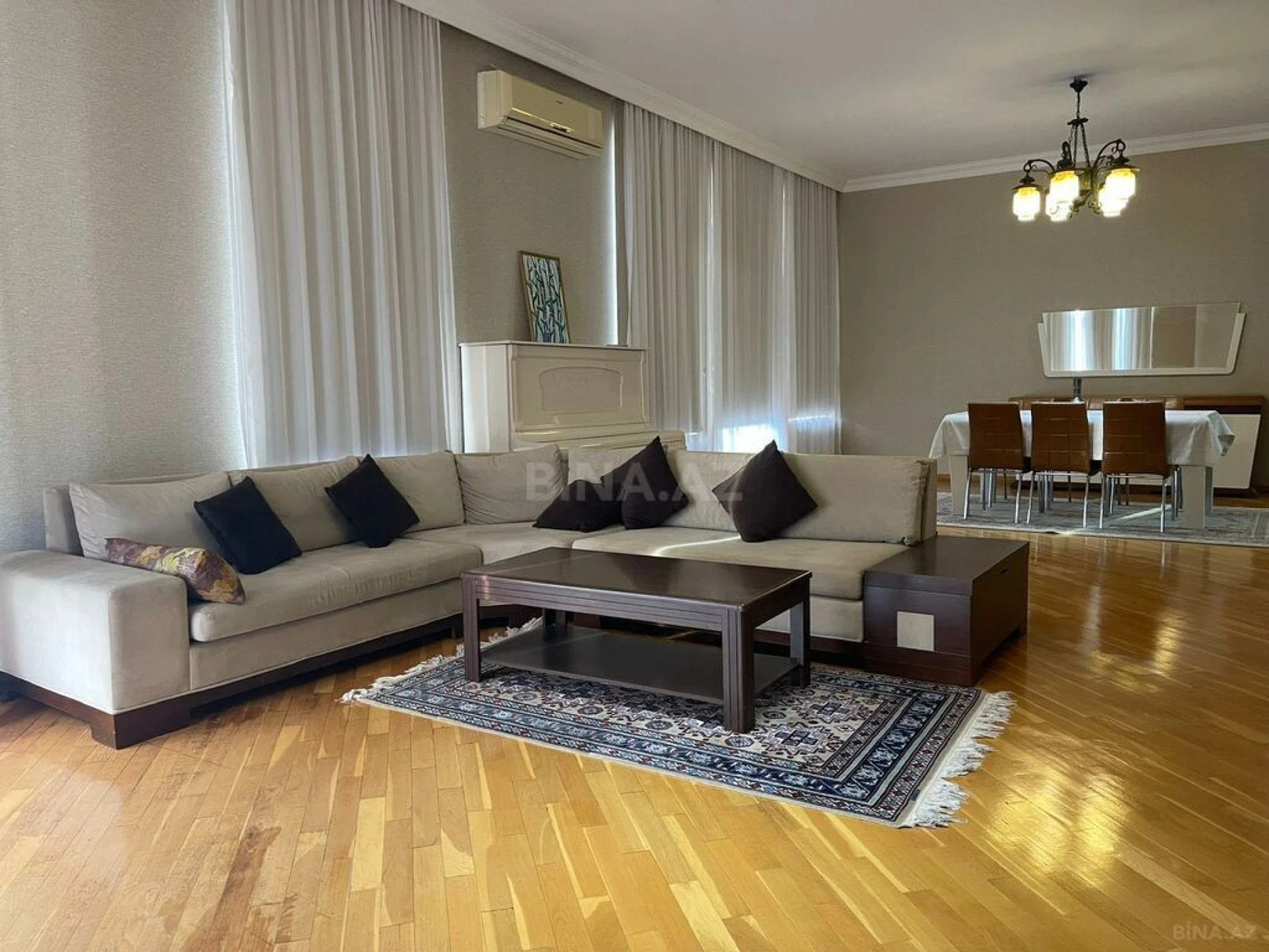 Kirayə verilir 4 otaqlı mənzil 200 m²