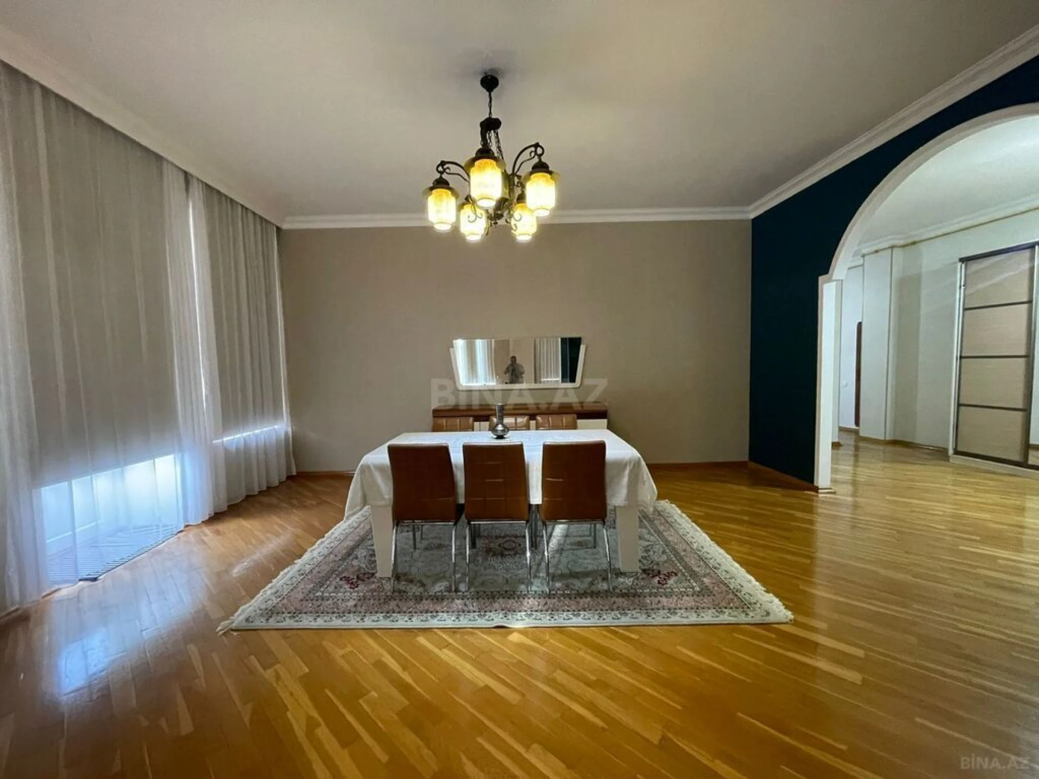 Kirayə verilir 4 otaqlı mənzil 200 m²
