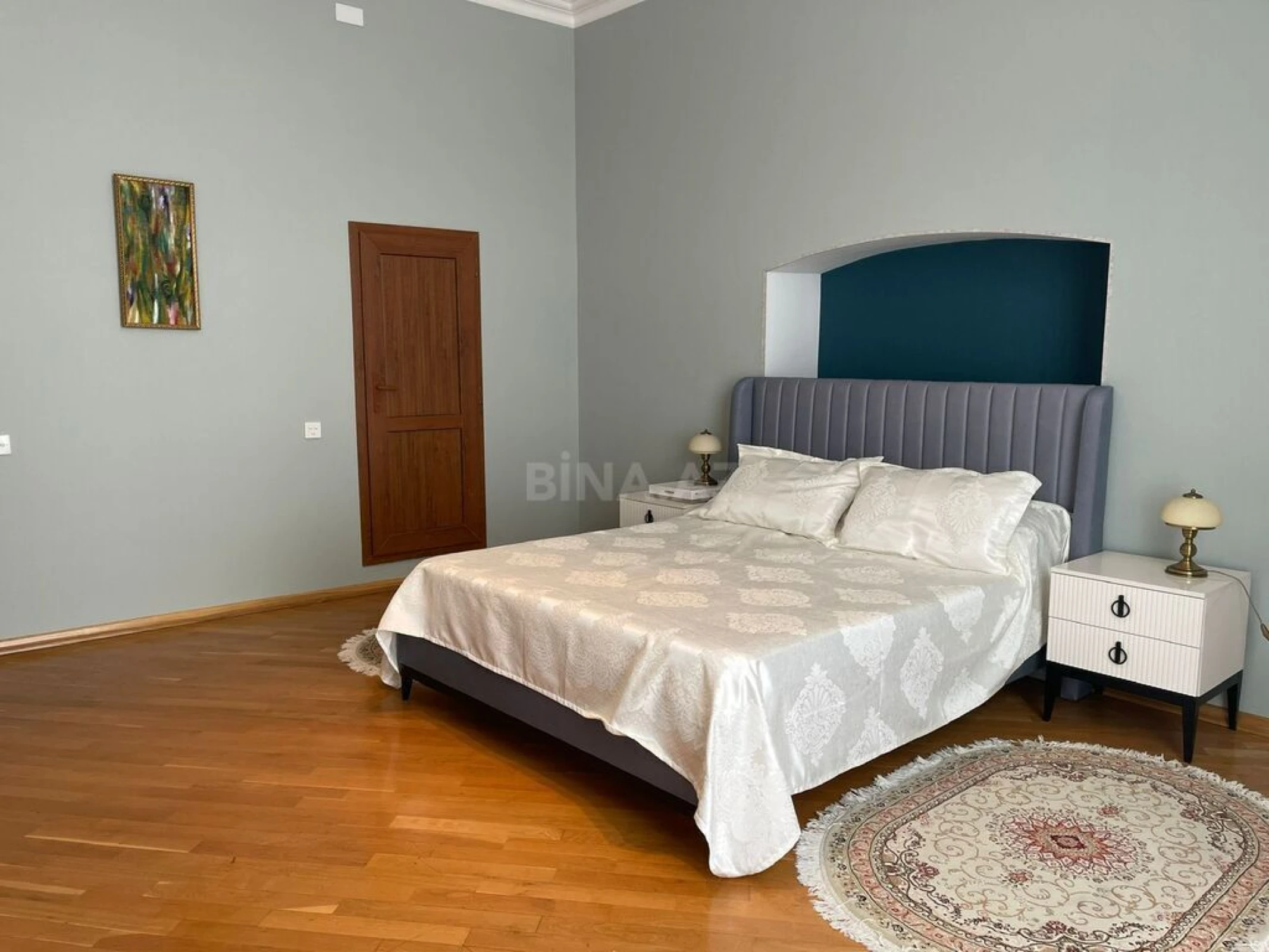 Kirayə verilir 4 otaqlı mənzil 200 m²