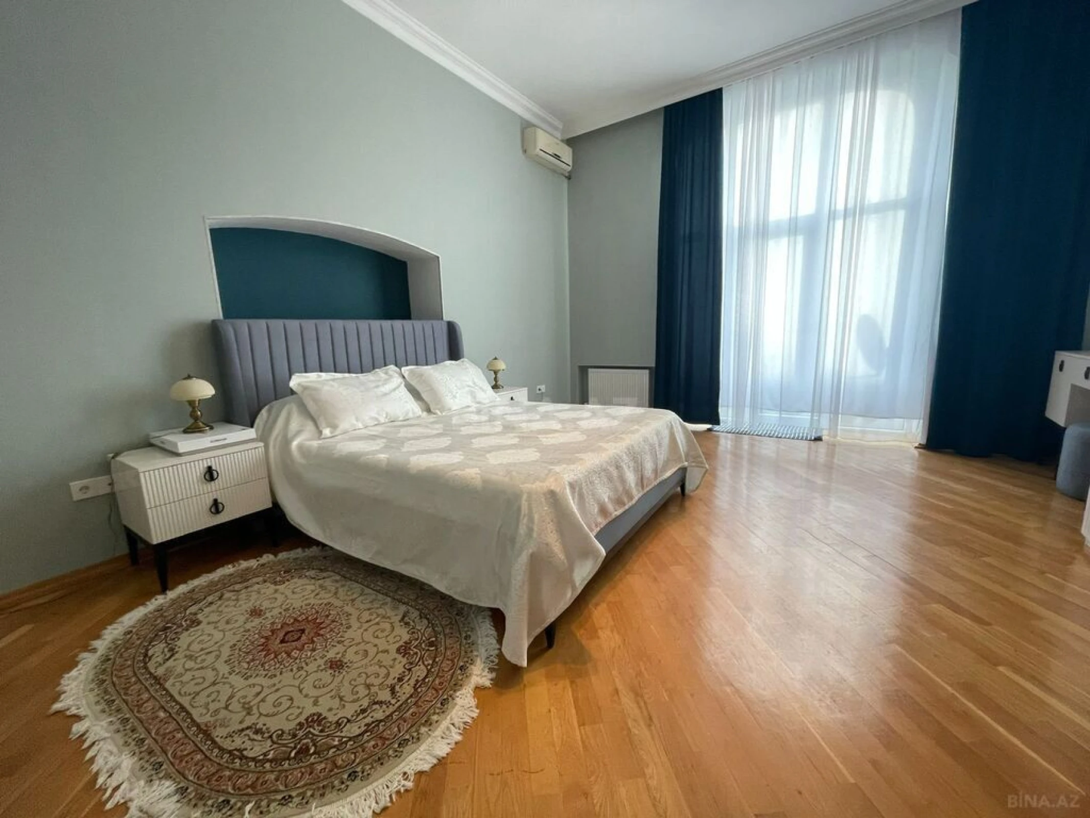 Kirayə verilir 4 otaqlı mənzil 200 m²