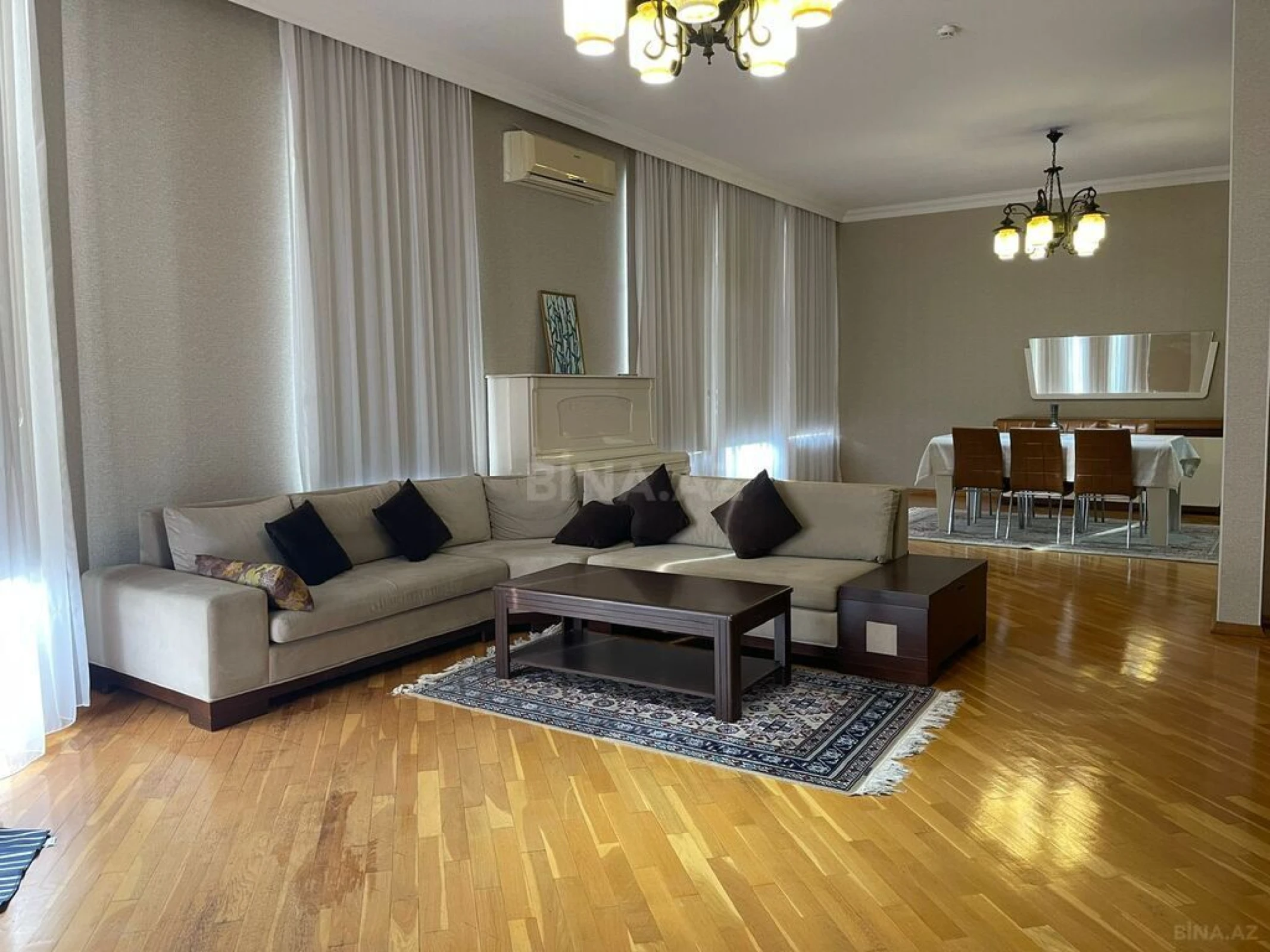Kirayə verilir 4 otaqlı mənzil 200 m²