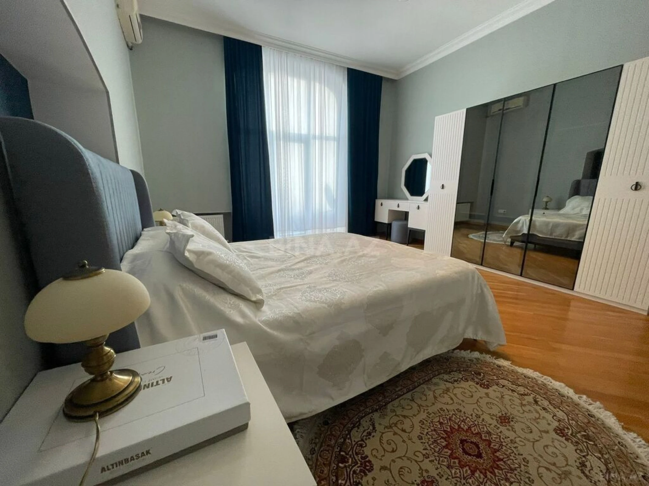 Kirayə verilir 4 otaqlı mənzil 200 m²