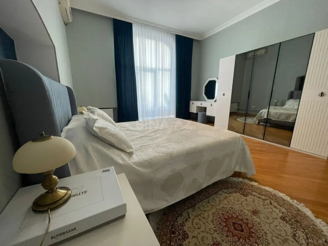 Kirayə verilir 4 otaqlı mənzil 200 m²