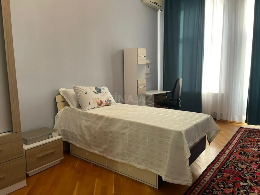 Kirayə verilir 4 otaqlı mənzil 200 m²