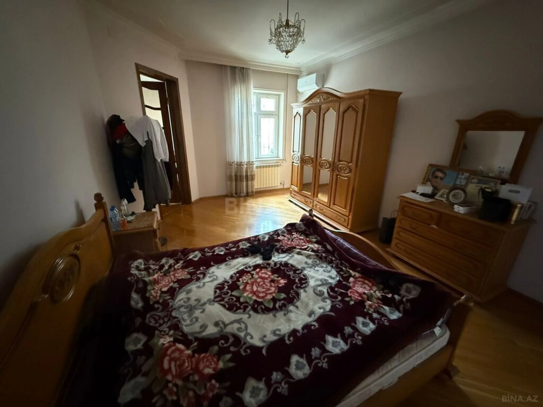 Satılır 8 otaqlı həyət evi 700 m²