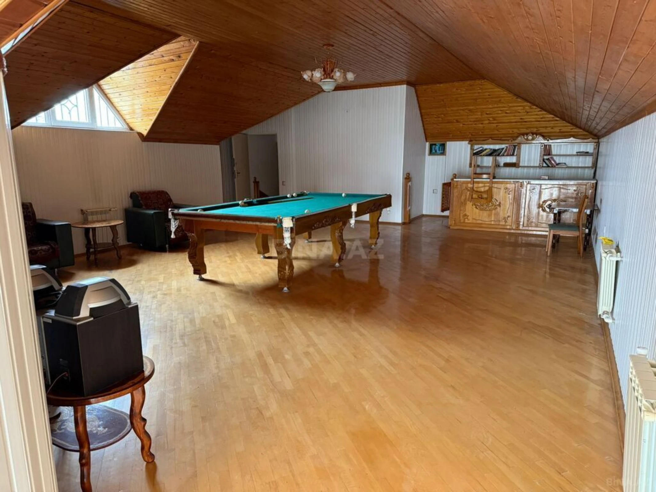 Satılır 8 otaqlı həyət evi 700 m²