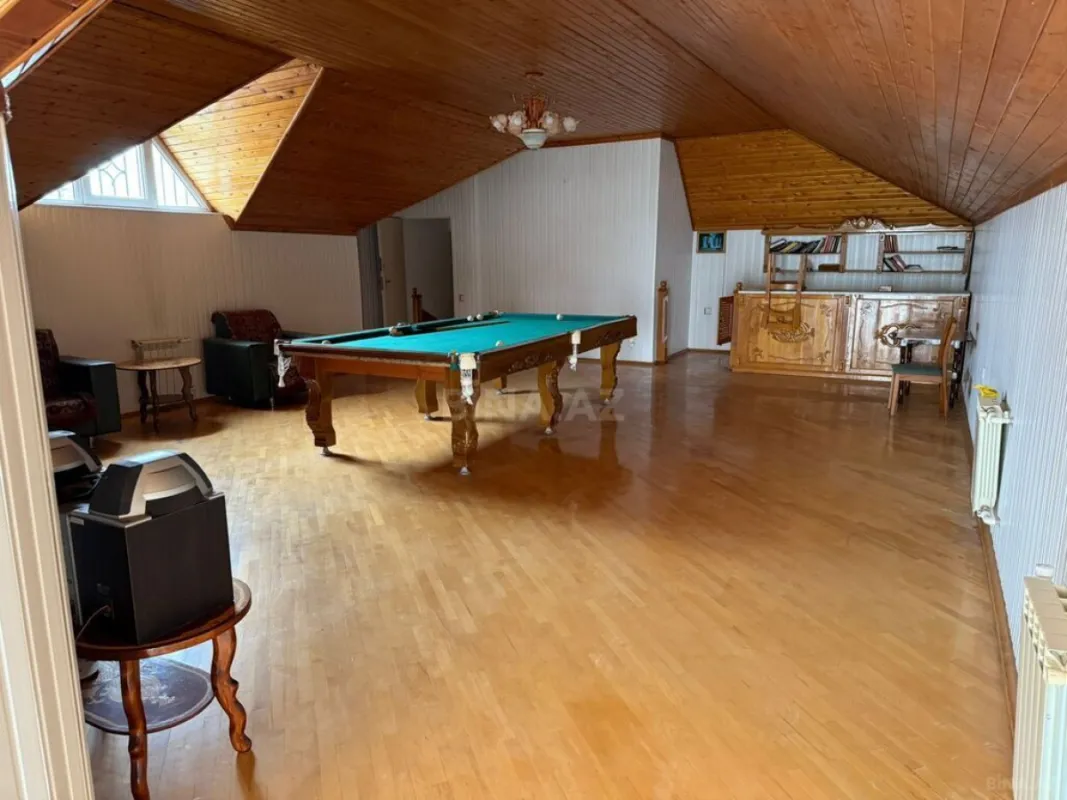 Satılır 8 otaqlı həyət evi 700 m²