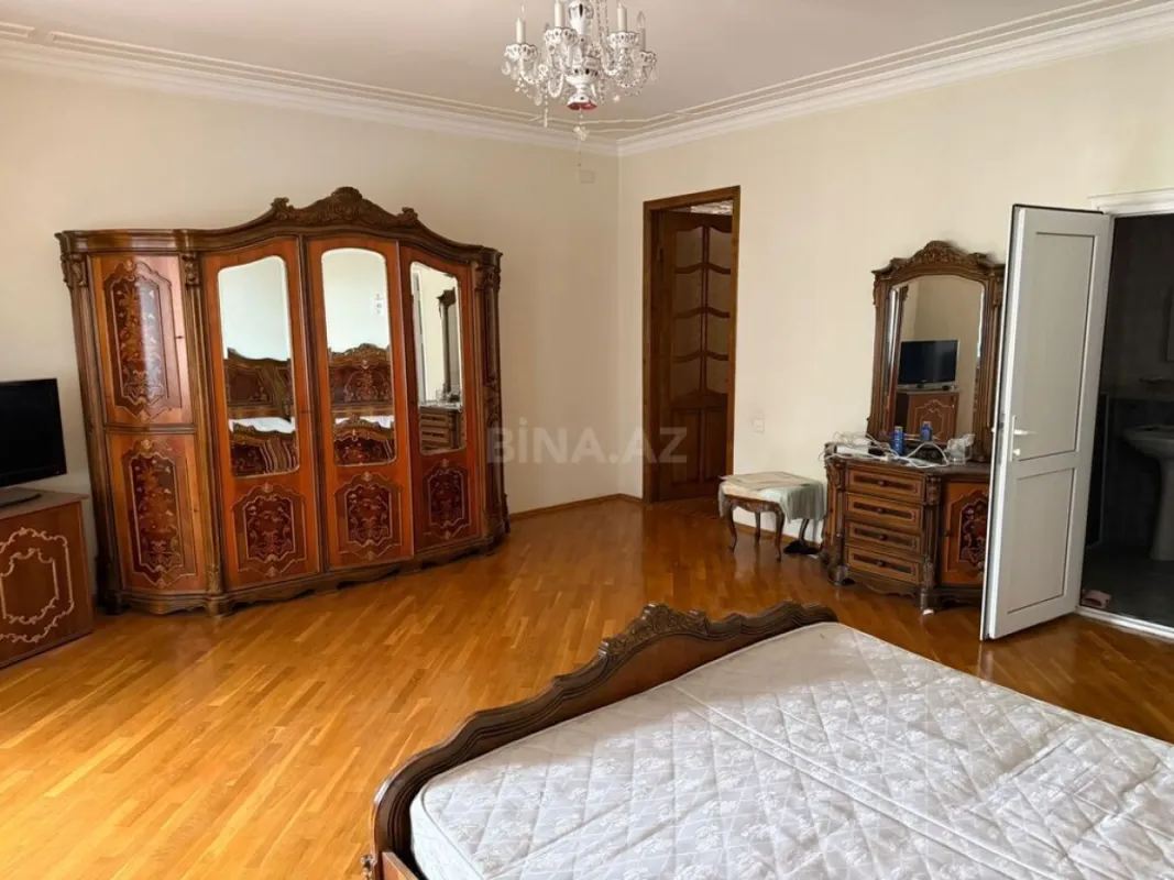 Satılır 8 otaqlı həyət evi 700 m²