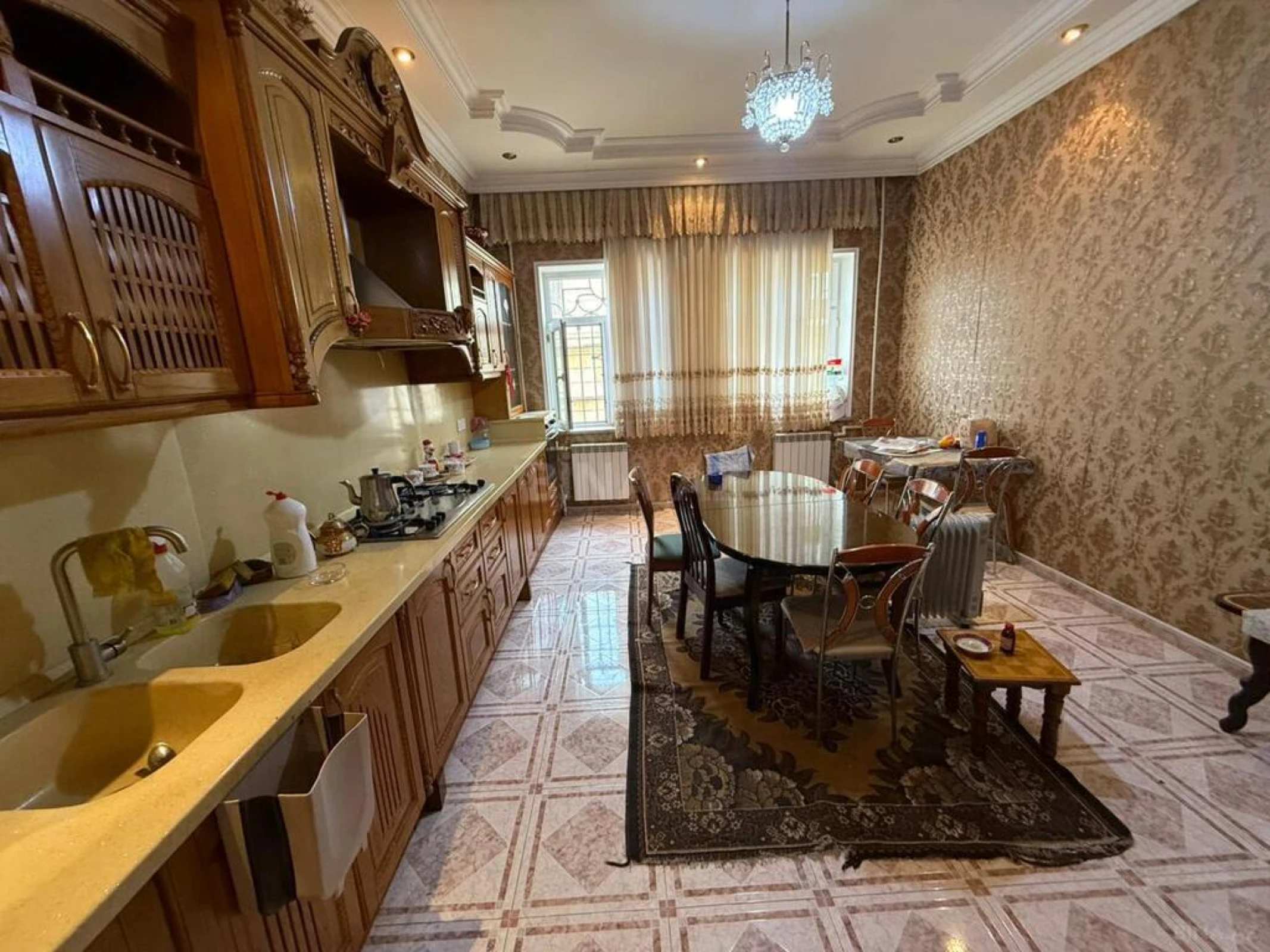 Satılır 8 otaqlı həyət evi 700 m²