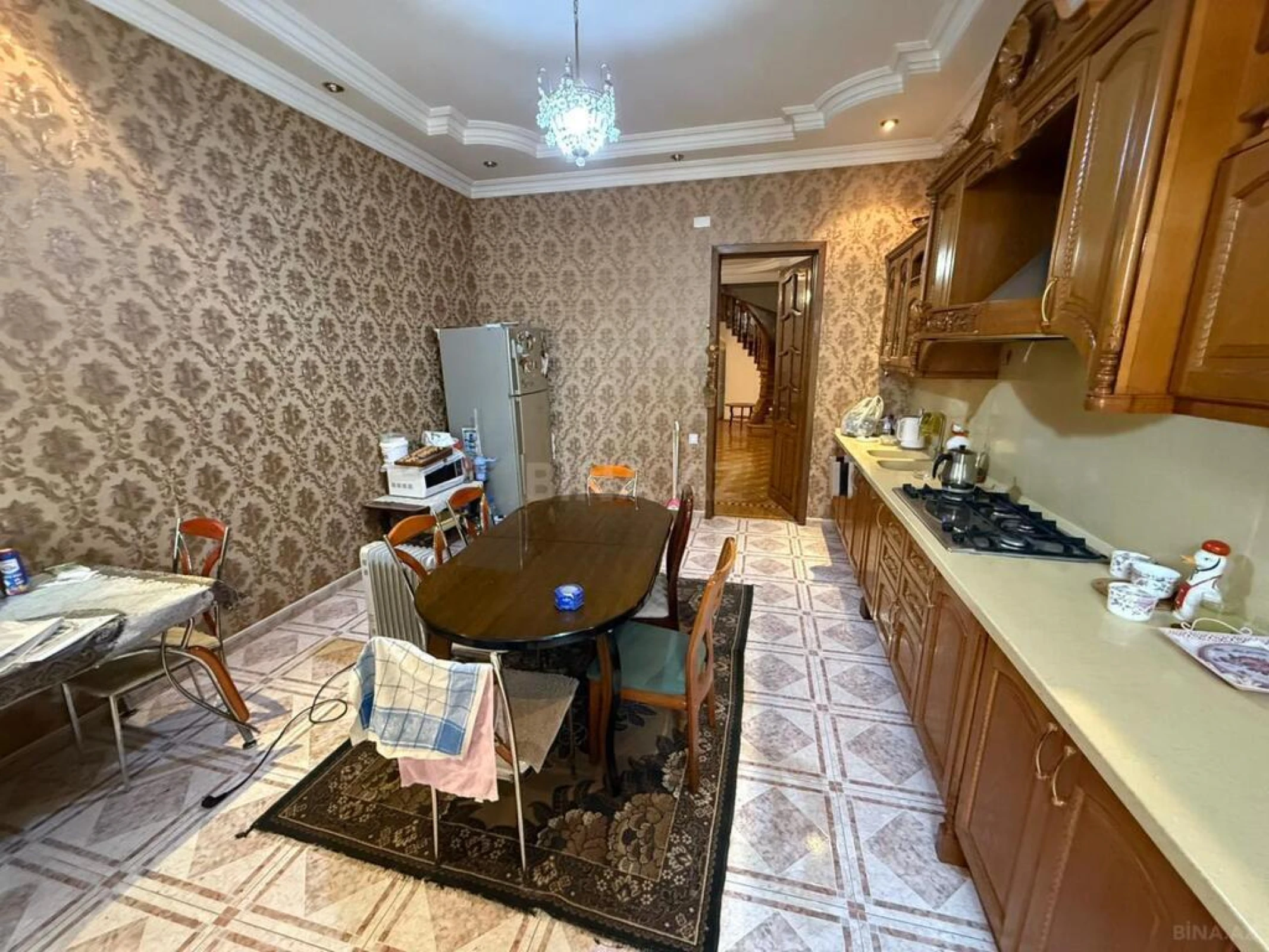 Satılır 8 otaqlı həyət evi 700 m²