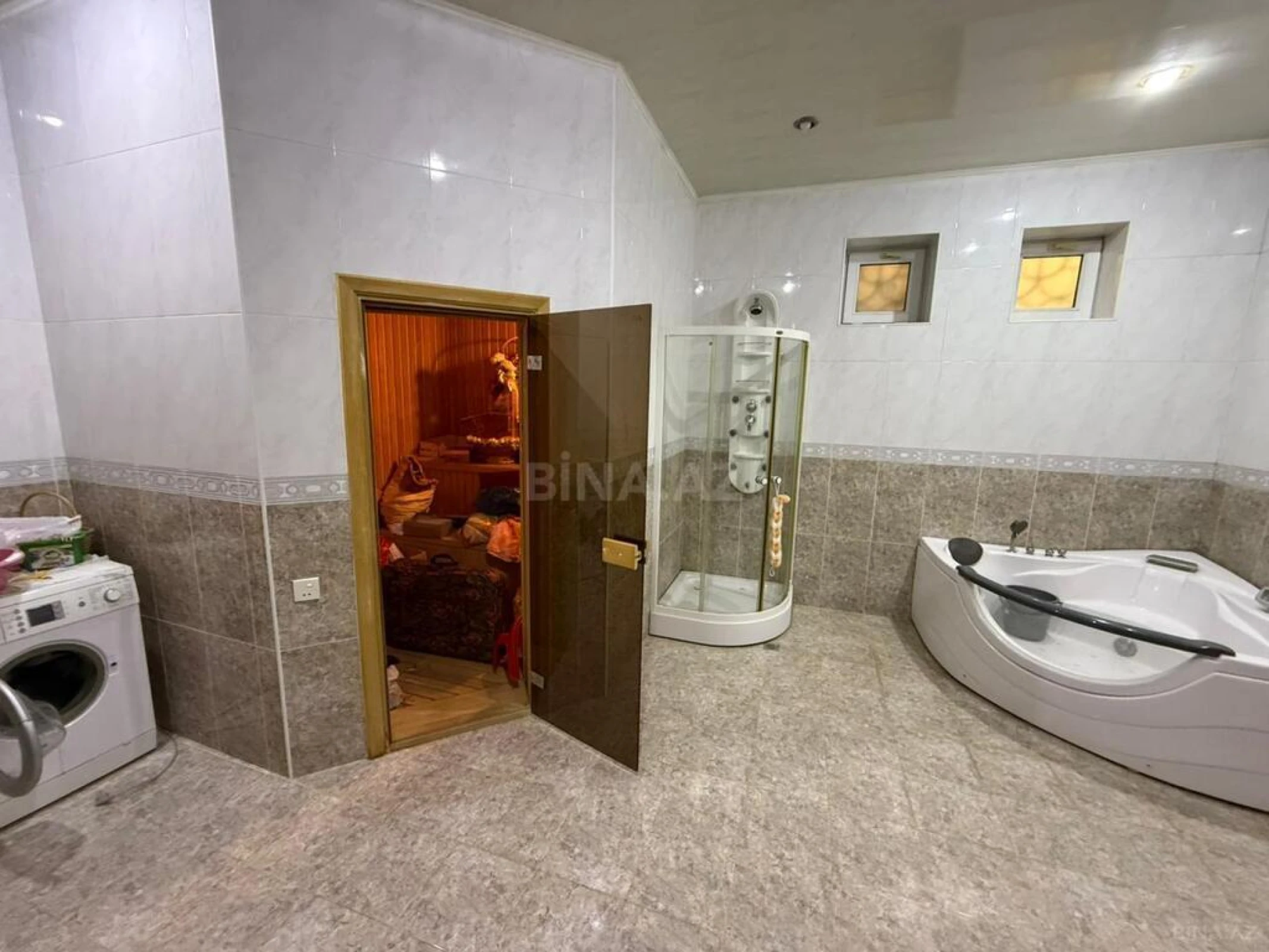 Satılır 8 otaqlı həyət evi 700 m²