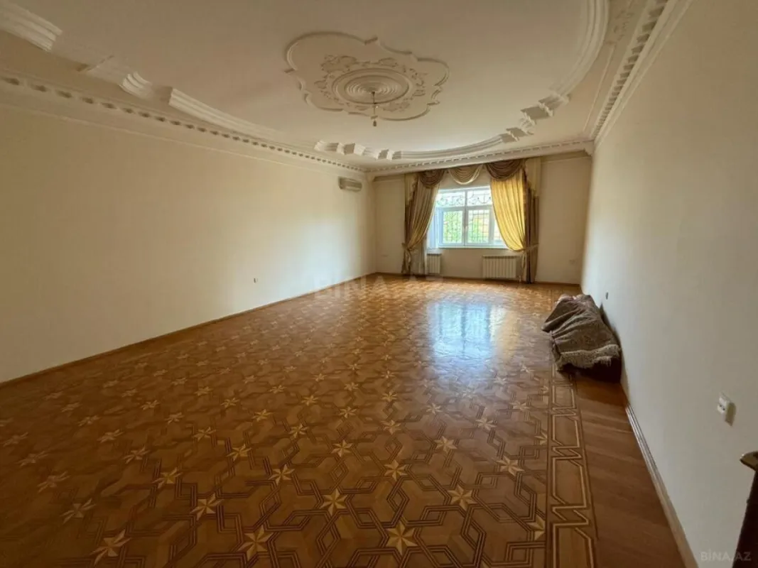 Satılır 8 otaqlı həyət evi 700 m²
