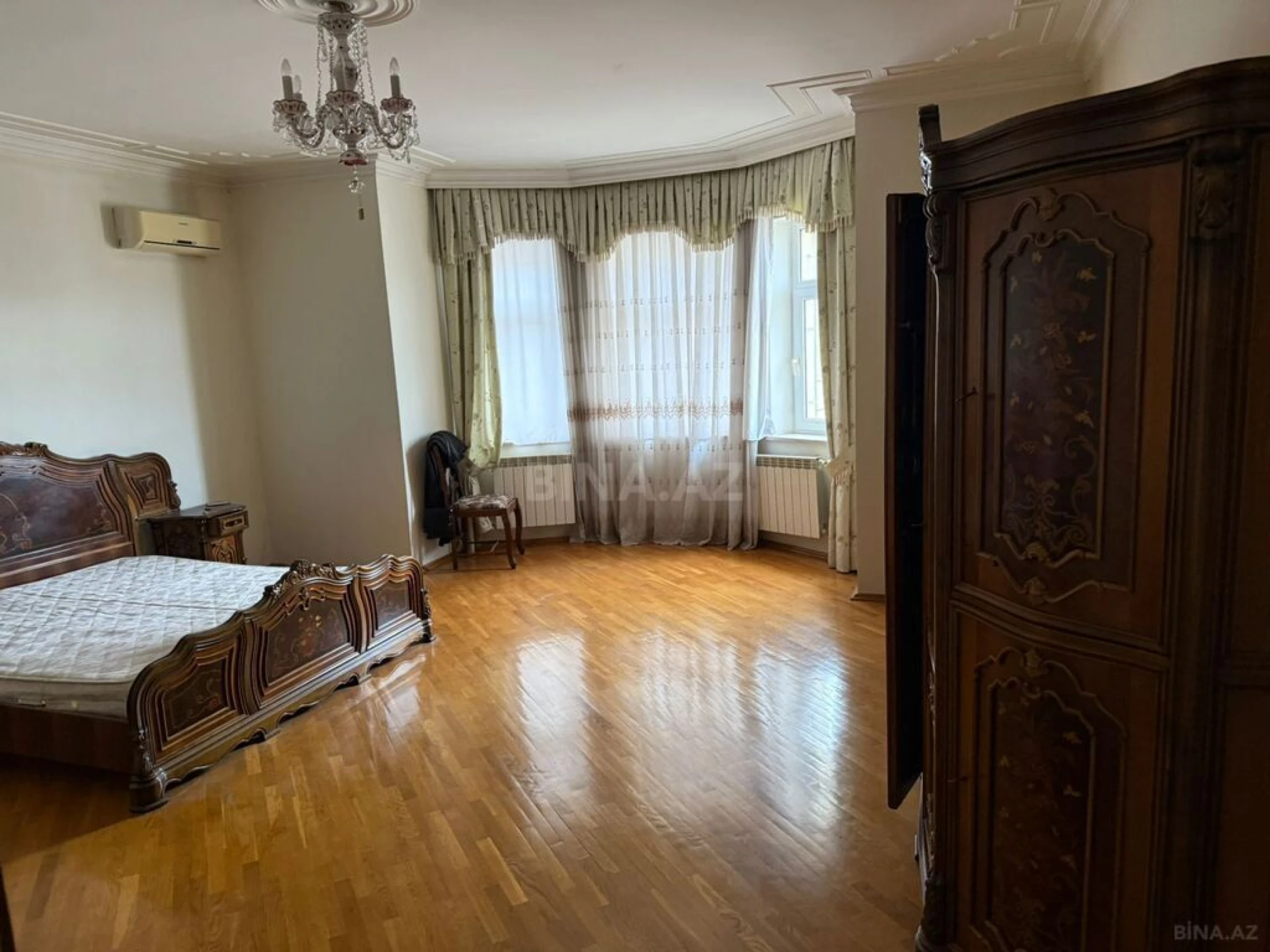 Satılır 8 otaqlı həyət evi 700 m²