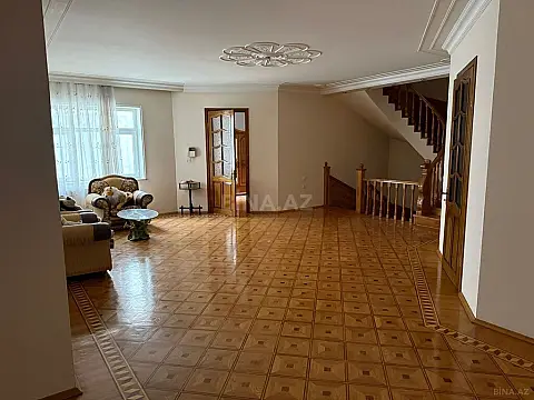 Satılır 8 otaqlı həyət evi 700 m²