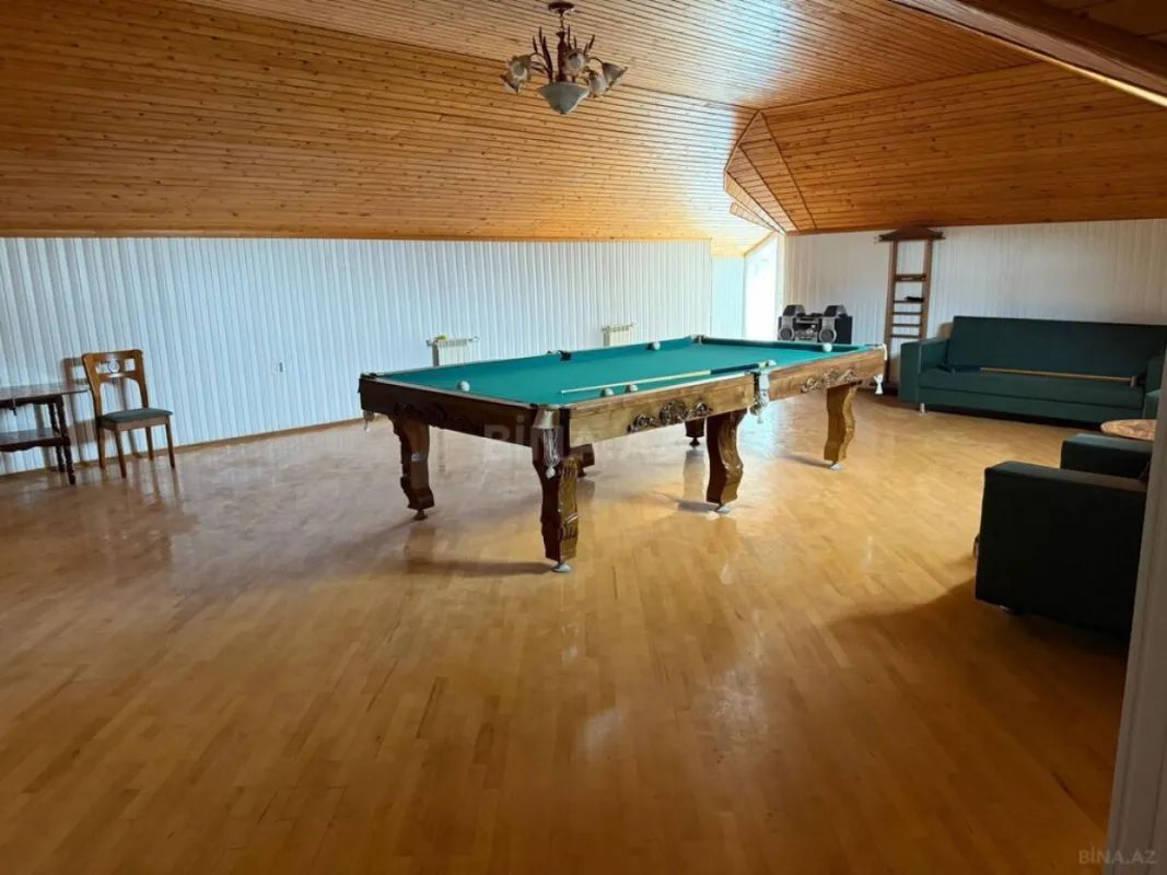 Satılır 8 otaqlı həyət evi 700 m²