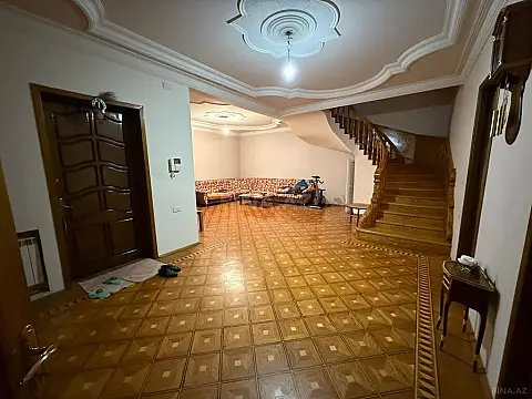 Satılır 8 otaqlı həyət evi 700 m²