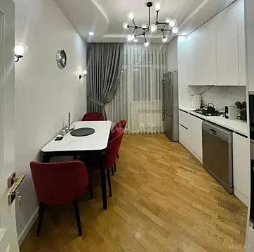 Satılır 3 otaqlı mənzil 130 m²