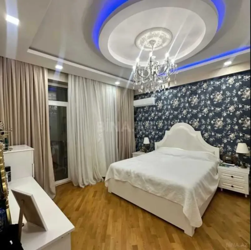 Satılır 3 otaqlı mənzil 130 m²