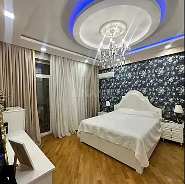 Satılır 3 otaqlı mənzil 130 m²