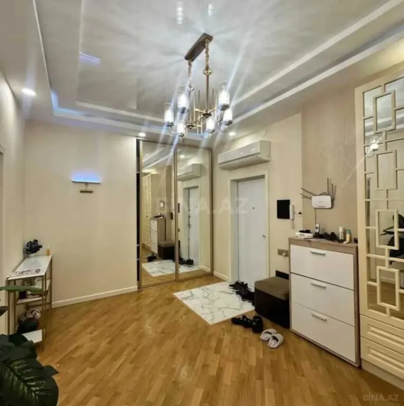 Satılır 3 otaqlı mənzil 130 m²