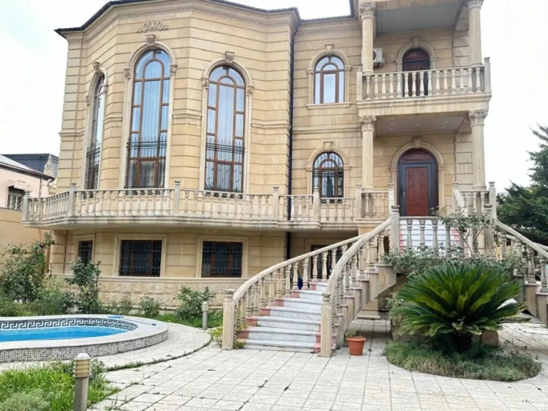 Satılır 11 otaqlı həyət evi 600 m²