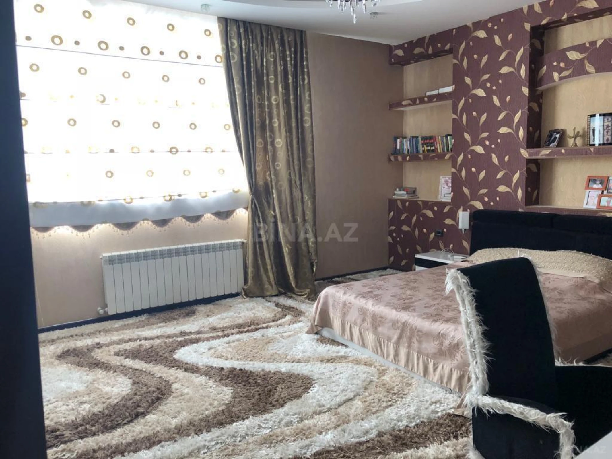 Satılır 4 otaqlı mənzil 210 m²