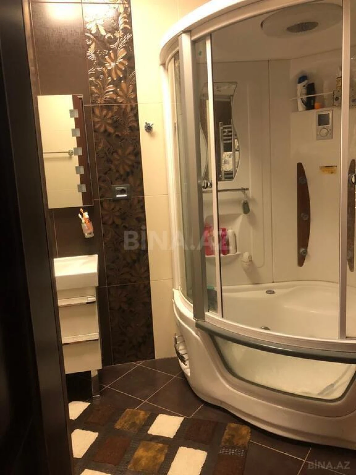 Satılır 4 otaqlı mənzil 210 m²