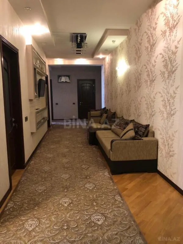 Satılır 4 otaqlı mənzil 210 m²