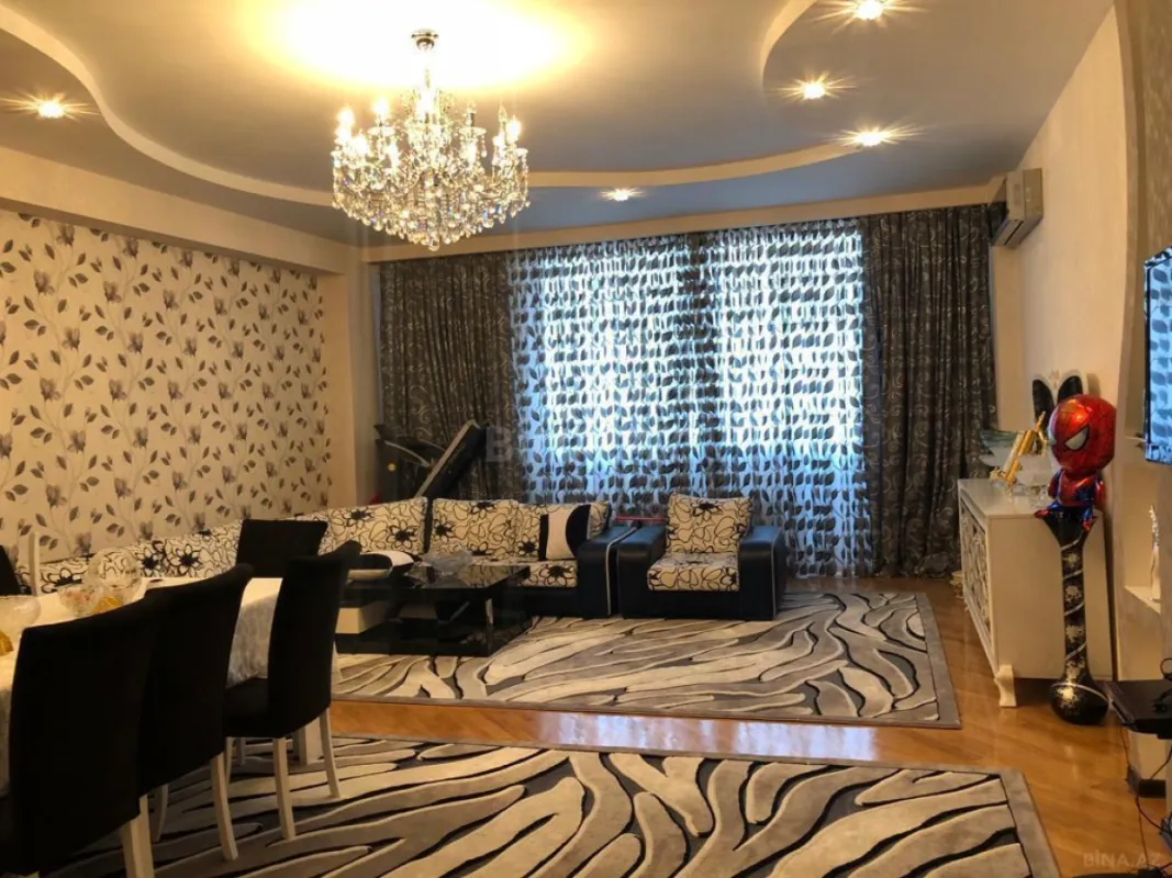Satılır 4 otaqlı mənzil 210 m²